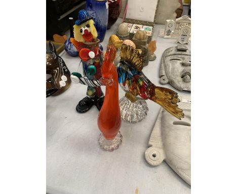 THREE MURANO GLASS FIGURES TO INCLUDE A CLOWN, FISH AND A COCKEREL 