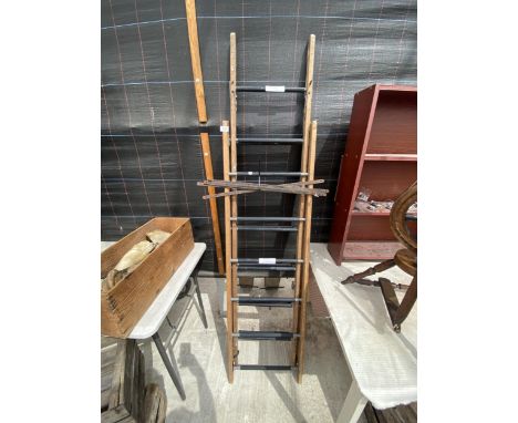 A VINTAGE THREE SECTION EXTENDABLE WOODEN LADDER 