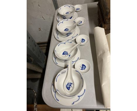 A QUANTITY OF ORIENTAL BOWLS, PLATES, CERAMIC SPOONS AND FINGER BOWLS WITH FISH DECORATION 