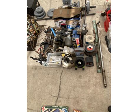 AN ASSORTMENT OF TOOLS TO INCLUDE GRINDING DISCS, A WINCH AND A FOOT PUMP ETC 