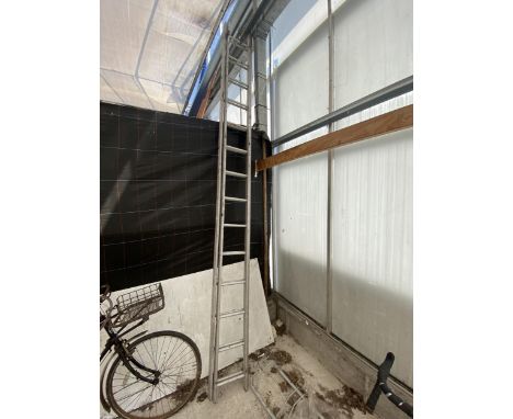 A 28 RUNG ALUMINIUM TWO SECTION EXTENDABLE LADDER 