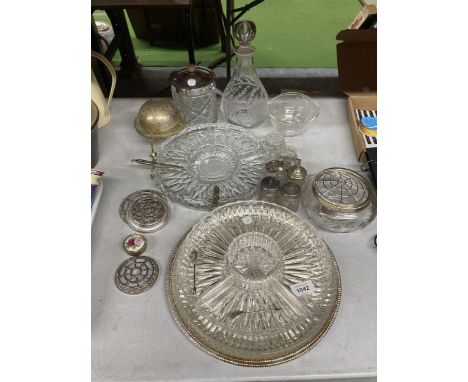A QUANTITY OF VINTAGE GLASSWARE TO INCLUDE A DECANTER, ICE BUCKET, SERVING PLATTERS, ROSE BOWL, CRUET SET, ETC 