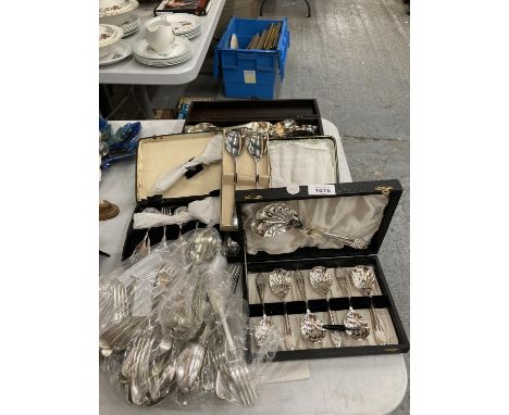 A GROUP OF SILVER PLATED FLATWARE, CASED ITEMS ETC 
