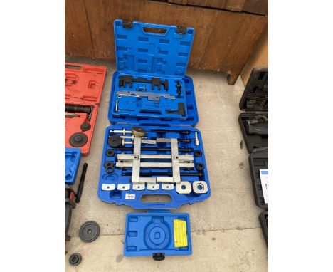 AN ASSORTMENT OF MECHANICS TOOLS TO INCLUDE A FUEL INJECTOR PULLER ETC 