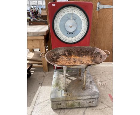 A LARGE SET OF INDUSTRIAL 100KG AVERY PAN SCALES 