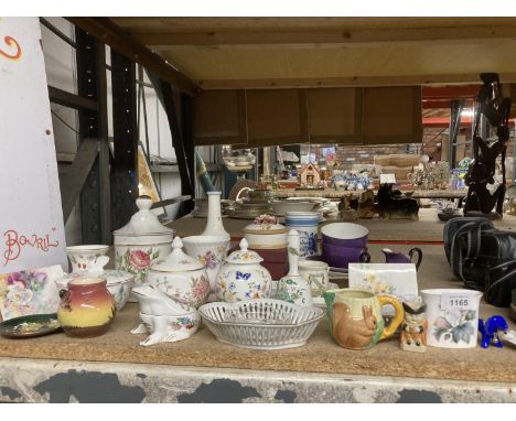 A LARGE LOT OF ASSORTED CERAMICS TO INCLUDE ROYAL WORCESTER, AYNSLEY ETC 