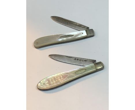 TWO MOTHER OF PEARL AND HALLMARKED SHEFFIELD SILVER FRUIT KNIVES 