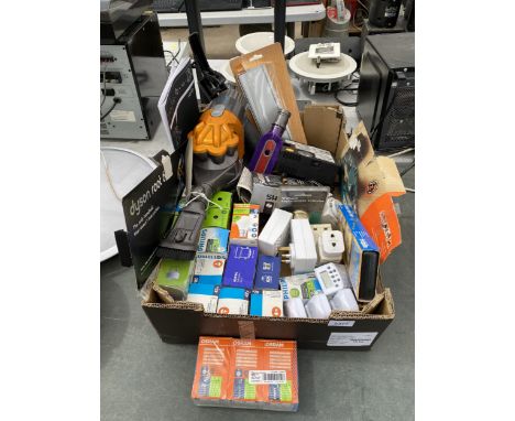 A DYSON HANDHELD VACUUM CLEANER AND AN ASSORTMENT OF LIGHT BULBS 