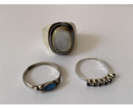 THREE RINGS ONE MOTHER OF PEARL 