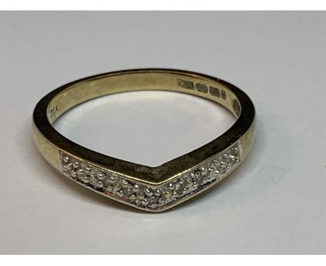 A 9 CARAT GOLD WISHBONE RING WITH SEVEN DIAMONDS SIZE N/0 