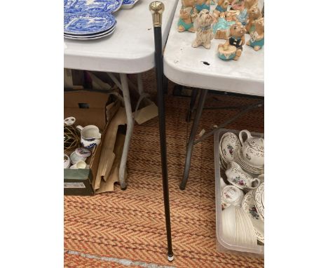 A VINTAGE WALKING STICK WITH WHITE METAL MOUNT, MAKER W. M. 