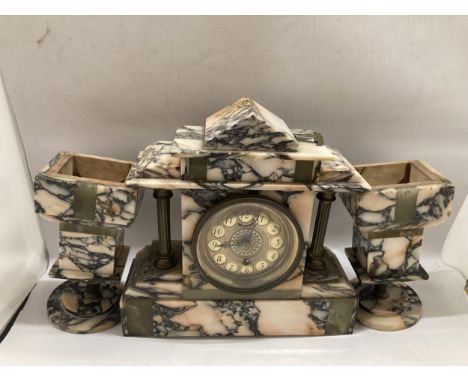 A VINTAGE SLATE MARBLE MANTLE CLOCK WITH GARNITURES, WITH KEY 
