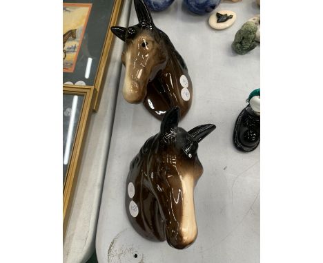 TWO CERAMIC HORSES HEAD WALL HANGINGS 
