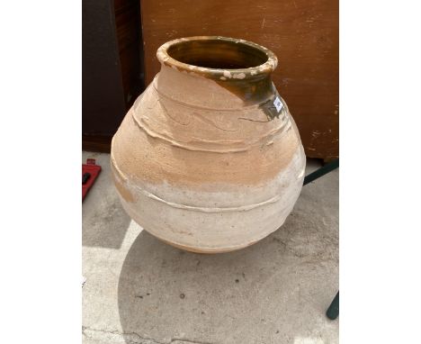 A VINTAGE TERRACOTTA AND PART GLAZED PLANTER 