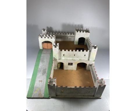 VINTAGE 1960'S DEBTOY CASTLE- 55.5 X 43 CM 