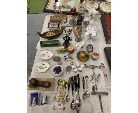 A LARGE MIXED LOT TO INCLUDE COLLECTABLE SPOONS, A WADE VIKING SHIP, TRINKET POTS, SCENT BOTTLE, THIMBLES, GLASS FIGURES, A B