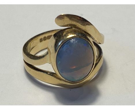 AN 18 CARAT GOLD RING WITH AN OPAL SIZE K/L GROSS WEIGHT 6.33 GRAMS 