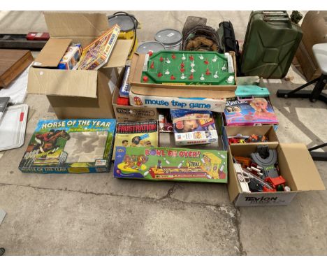 AN ASSORTMENT OF VINTAGE AND RETRO BOARD GAMES 