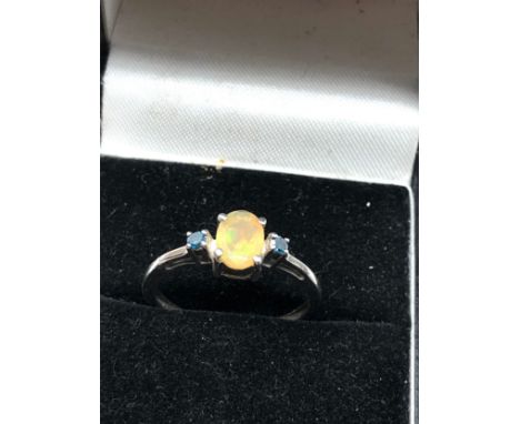 9ct white gold opal &amp; blue diamond ring weight 1.7g