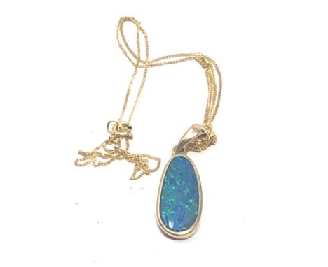 14ct gold opal pendant with chain (2g)