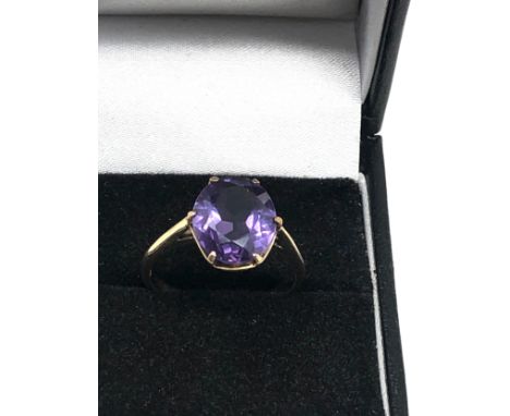 9ct gold vintage synthetic colour change sapphire cocktail ring (3.4g)