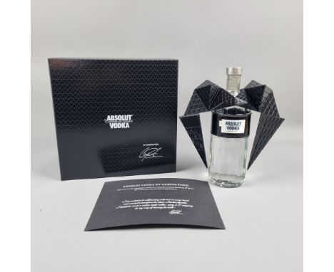 Absolut ""Mode by Gareth Pugh" Very Limited Edition Vodka.   Bottle made ​​in 2011 by the famous English designer Gareth Pugh