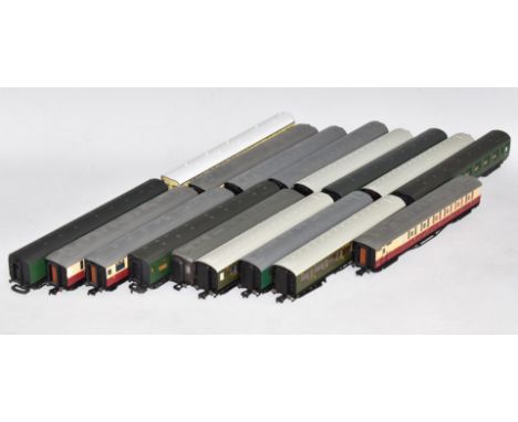 Seventeen Hornby and Lima&nbsp;00 gauge model railway coaches including Pullman Observation Car, Southern Rail etc.&nbsp;