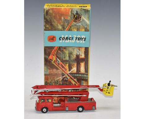 Corgi Major Toys diecast model Simon Snorkel Fire Engine, 1127, in original box
