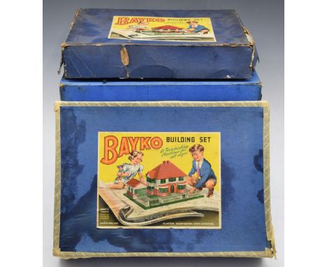 Five Bayko building sets comprising two 2, two 3 and one 4.&nbsp;