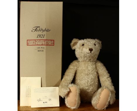 Steiff (Germany) EAN 407291 teddy bear replica 1921, trademark 'Steiff' button to ear with black and white tag, 70cm high, bo