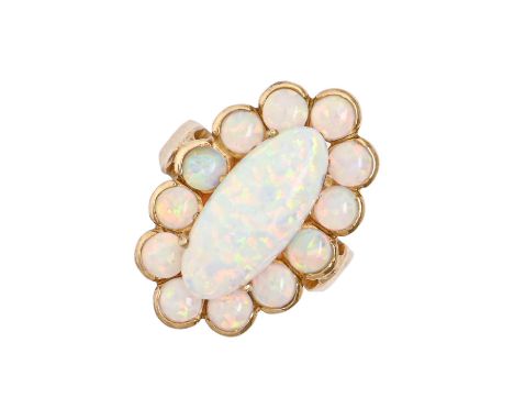 An opal ring, in gold, 7g, size P  Good condition