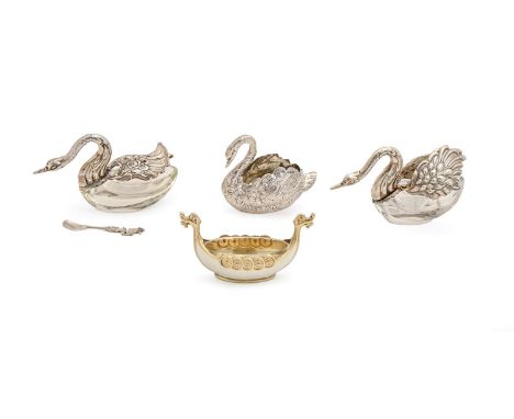 A Dutch silver swan novelty salt cellar, 58mm h, bearing spurious 18th c marks and 930, importer’s mark rubbed, London 1909, 