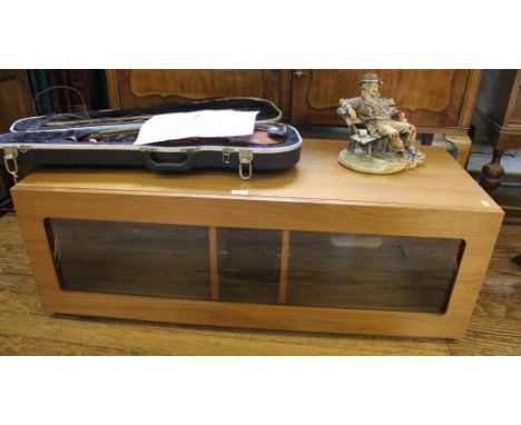 A contemporary light oak veneered TV stand or unit, with glass fronted doors and shelved interior, 40H x 116W x 46cmD