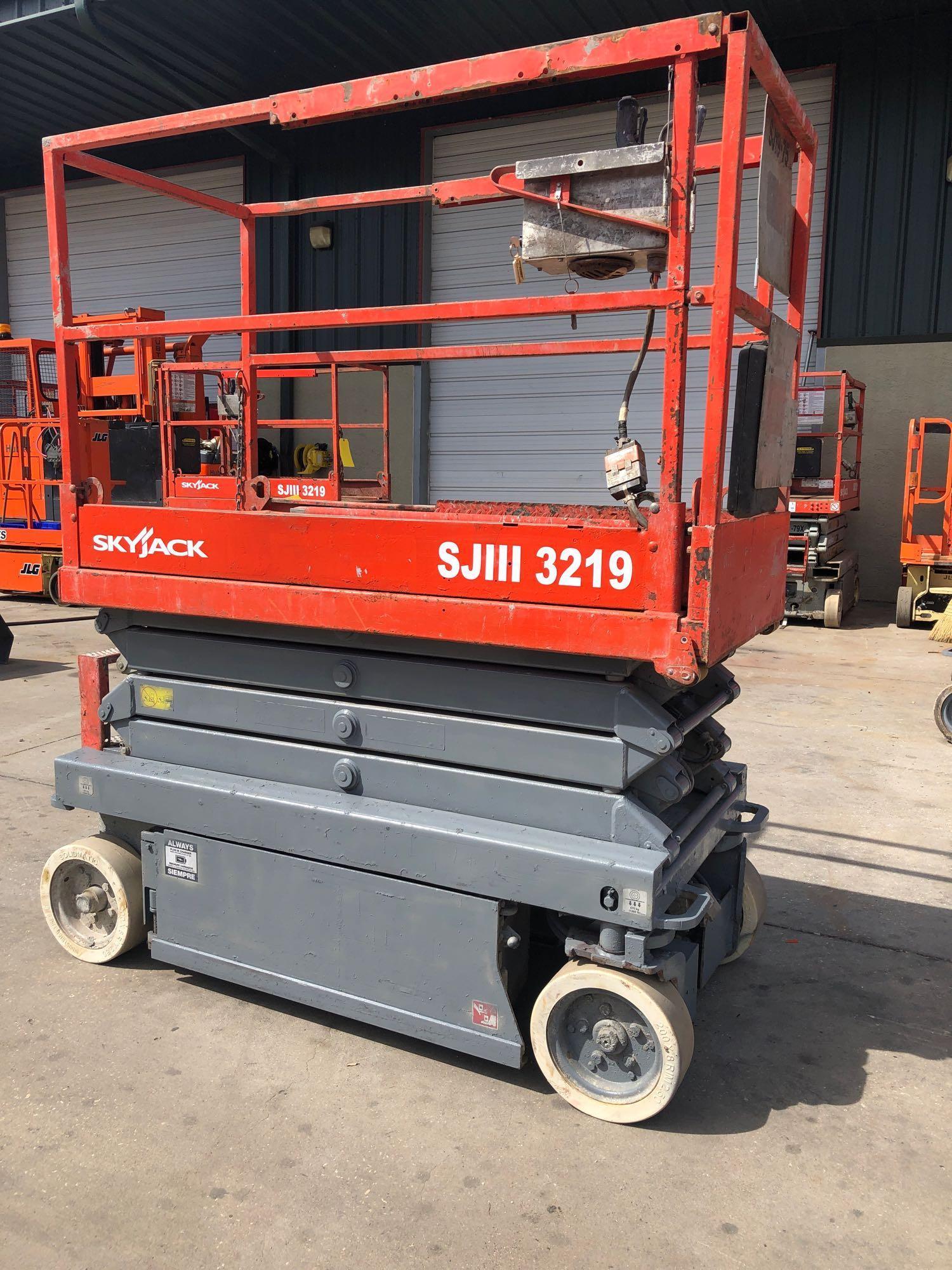 SKYJACK 3219 ELECTRIC SCISSOR LIFT, 19' PLATFORM HEIGHT, BUILT IN ...