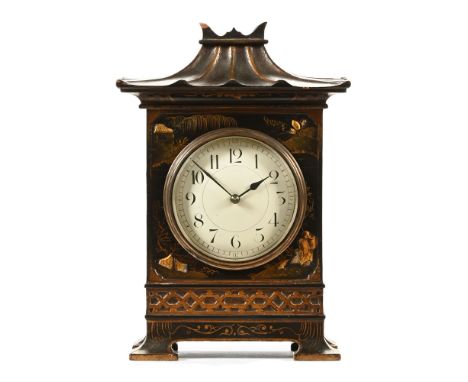 An early 20th century chinoiserie lacquered mantel clock, with single train movement, with pagoda top and bracket feet.  Heig