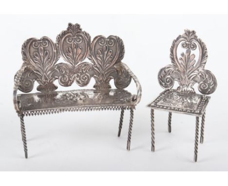 A set of miniature silver bench and chair, including a chair back bench (6cmW), a single chair 25g