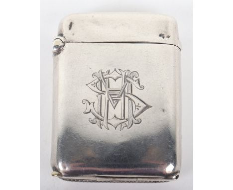 A silver photoframe vesta, Birmingham 1900, plain body with hinge revealing oval space for a photograph, 3.5cmWx5cm, 33g