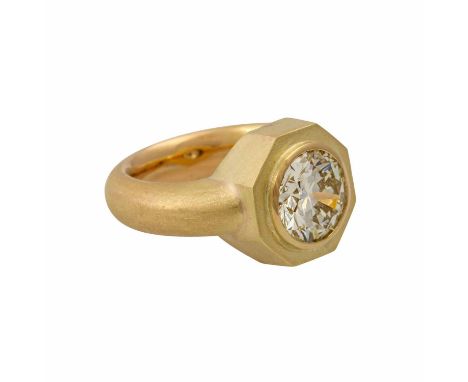   Ring mit Brillant 5,02 ct,  GET (P-R)/VS1, gefasst in schwerer Goldfassung 18K, außen mattiert, 25,3 gr, RW: 62, 21. Jh., n