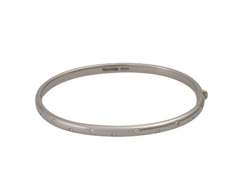   TIFFANY &amp; CO Armreif mit Brillanten  von zus. ca. 0,10 ct, sehr gute Farbe u. Reinheit, Platin, 37,3 gr, Innenumfang ca