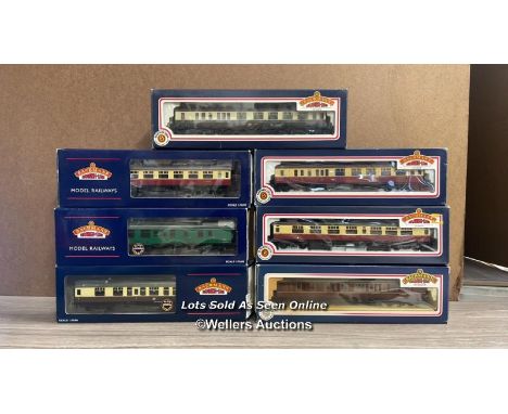 BACHMANN 00 SCALE, SEVEN CARRIAGES, BOXED, SEE PHOTOS FOR DETAILS