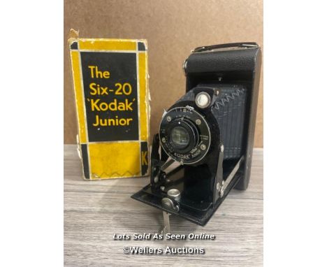 VINTAGE KODAC JUNIOR SIX-20 CAMERA IN ORIGINAL BOX WITH INSTRUCTIONS