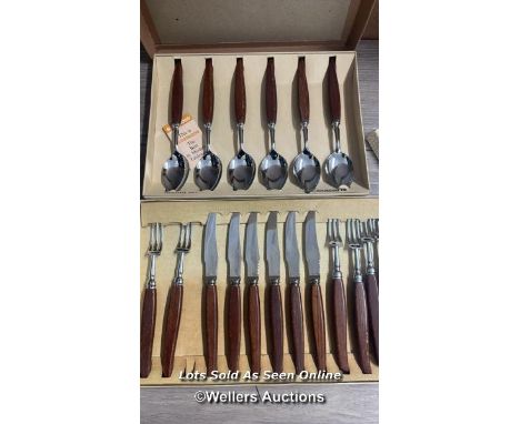 VINTAGE GLOSS WOOD CUTLERY MISSING ONE FORK