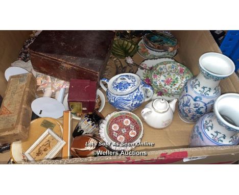 LARGE QUANTITY OF GLASS AND CERAMIC ORNAMENTS AND BRIC-A-BRAC