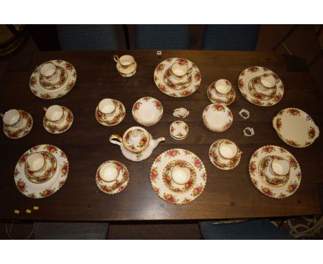 A Royal Albert 'Old Country Roses' pattern part dinner and tea service, comprising: teapot, tea cups and saucers, dinner plat