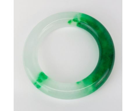 A broad mix colour jade bangle, Dia. 13.5mm, internal Dia. 5.6cm.
