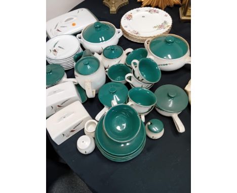 6 ROYAL WORCESTER ROANOKE DINNER PLATES TOGETHER WITH QUANTITY OF DENBY GREEN WHEAT APPROX 28 PIECES
