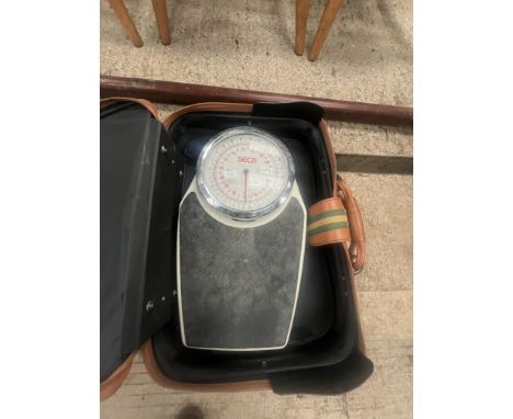 VINTAGE SECA WEIGH SCALES &amp; VINTAGE SUITCASE