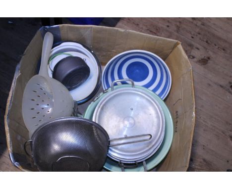 A job lot of vintage kitchenalia including enamel ware etc, shipping unavilable 