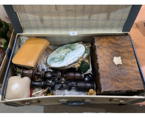 A case of vintage sewing implements
