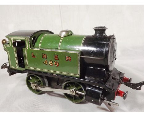 Model Railways - A Hornby O gauge clockwork train set comprising 040T Tank locomotive LNER operating number 460, twin rail tr